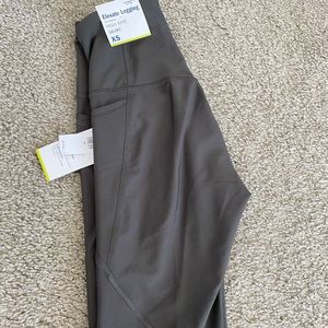 Old Navy Women's Elevate 7/8 leggings, size XS